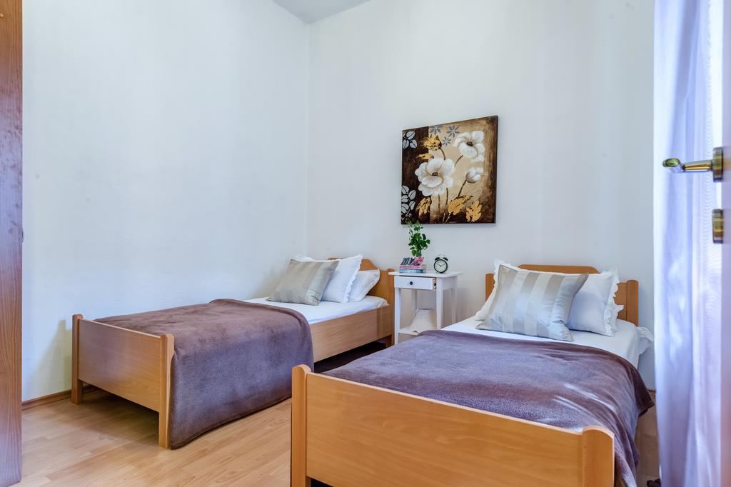 Apartments Bralic Βις Εξωτερικό φωτογραφία