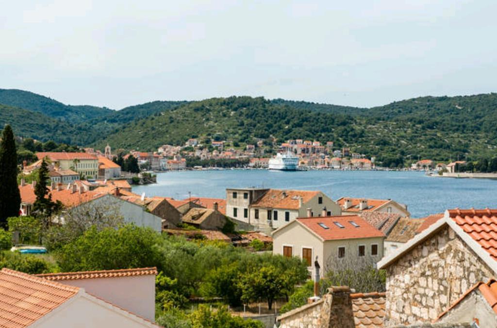 Apartments Bralic Βις Εξωτερικό φωτογραφία