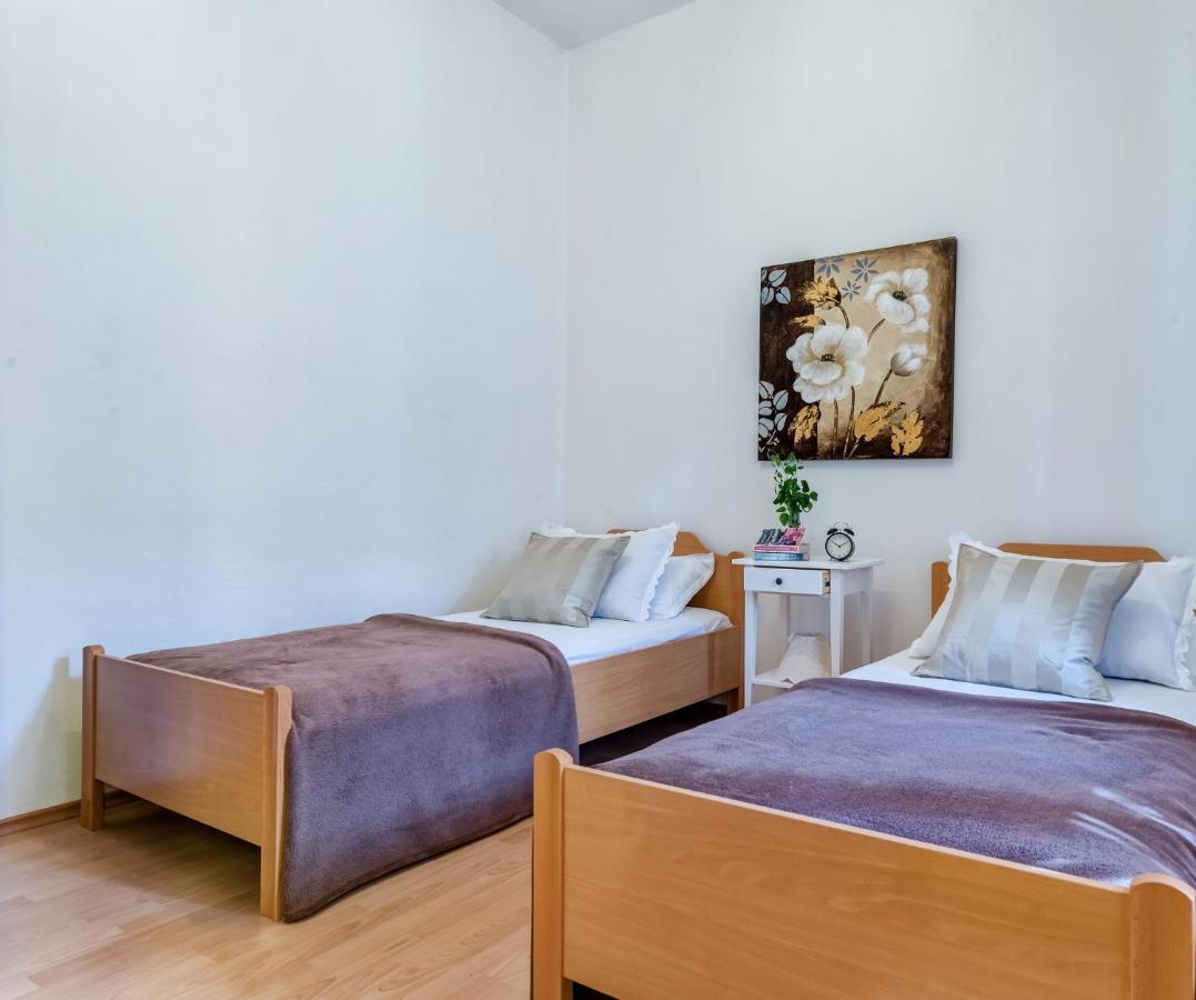 Apartments Bralic Βις Εξωτερικό φωτογραφία